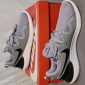 New mens size 9, NIKE TESSEN, wolf grey/black-white